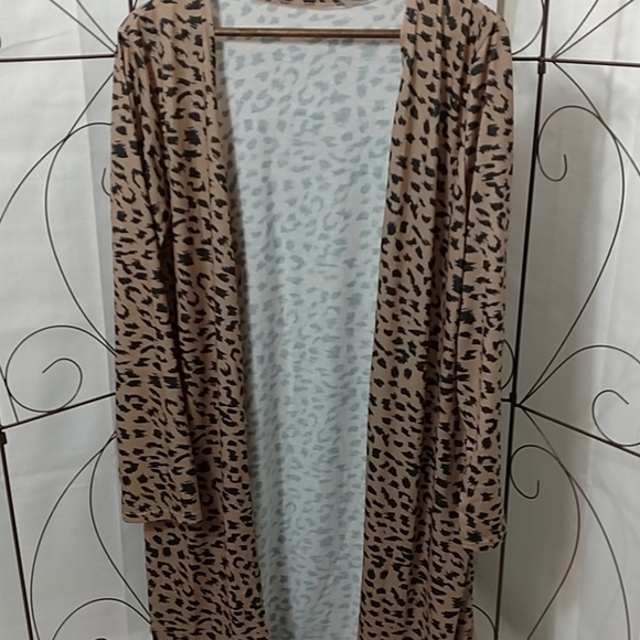✨HP✨ Knee Length Leopard Print Cardigan - Picture 7 of 8